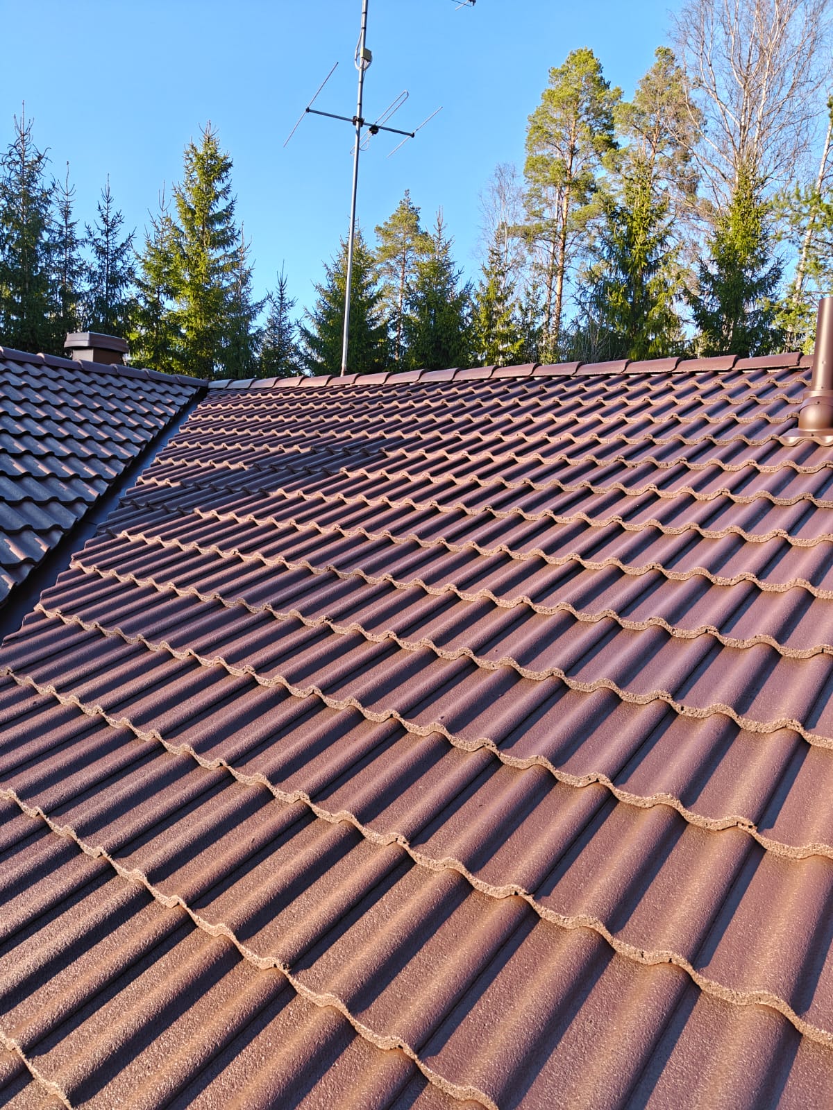 Tiilikaton maalaus hinta 2026 - Mitkä tekijät vaikuttavat hintaan?