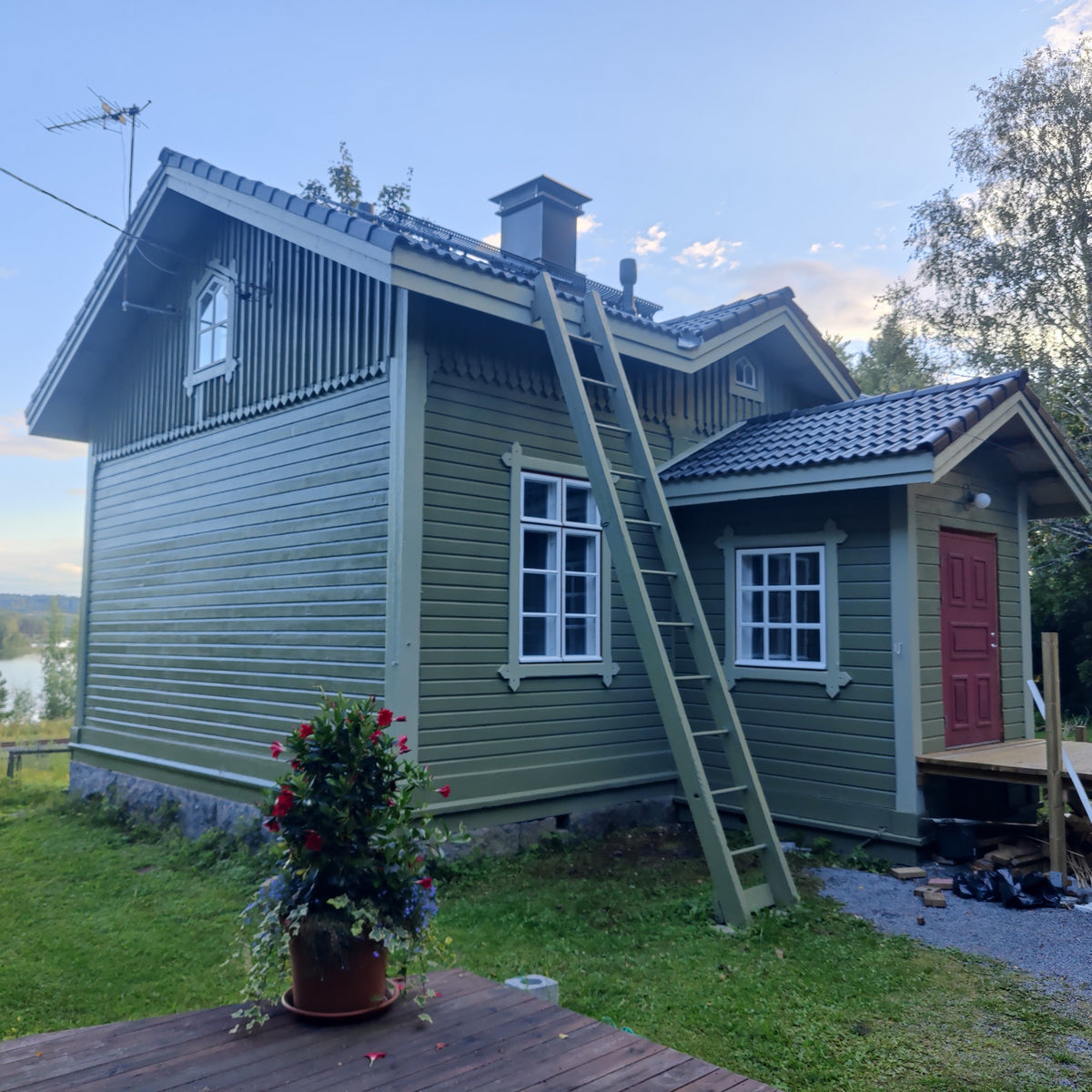 Talo maalauksen jälkeen