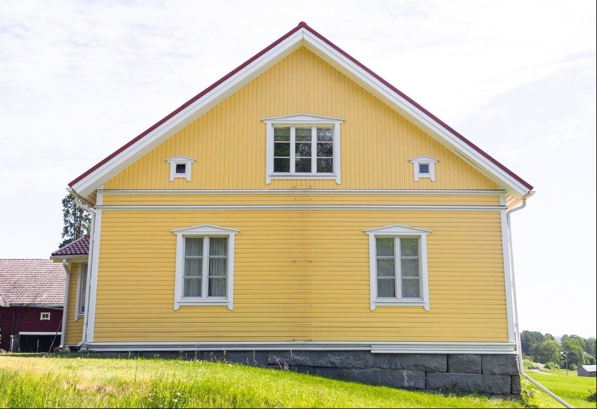 Talo maalauksen jälkeen