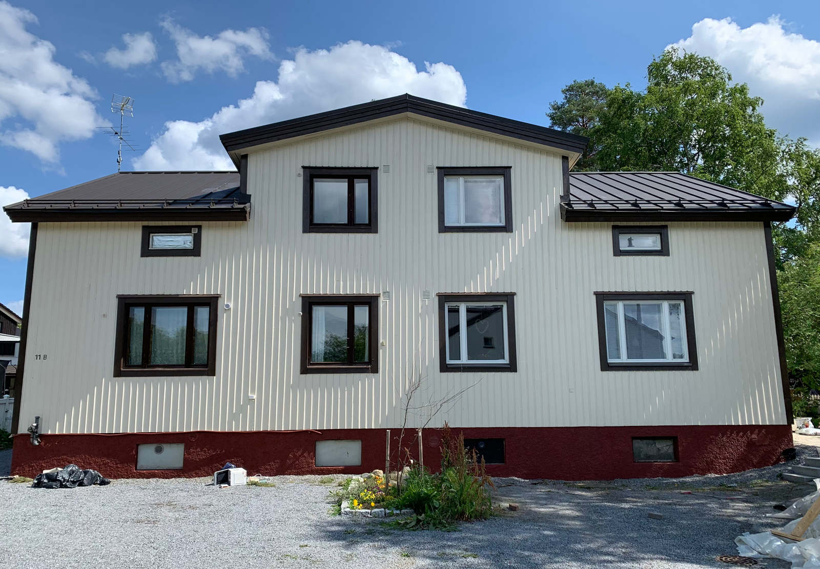 Talo maalauksen jälkeen