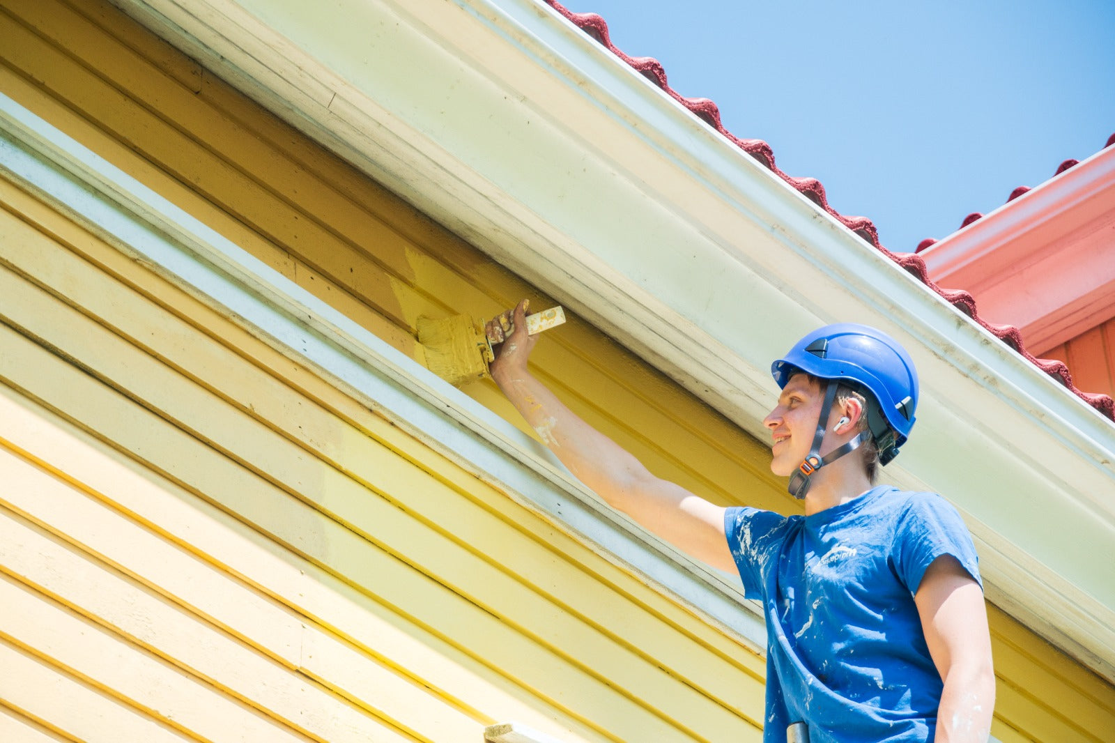 puu talon ulko maalaus