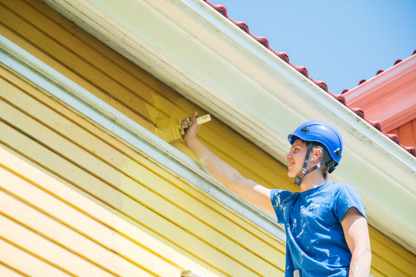 puu talon ulko maalaus